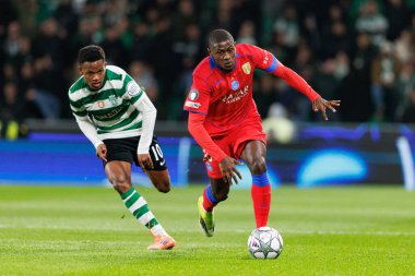 Geny Catamo ve Nuno Mendes UEFA Şampiyonlar Ligi maçında Estadio Jose Alvalade 'de (Maciej Rogowski / Ball Raw Images) Sporting CP ve Paris Saint-Germain takımları arasında görüldü.)