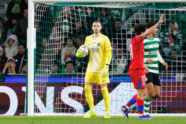 Lucas Chevalier, UEFA Şampiyonlar Ligi maçında Estadio Jose Alvalade 'de (Maciej Rogowski / Ball Raw Images) Sporting CP ve Paris Saint-Germain takımları arasında görüldü.)