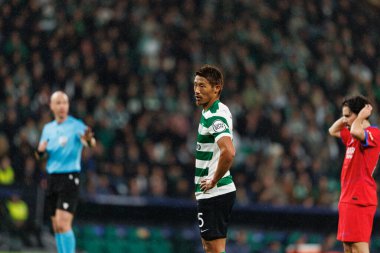 Hidemasa Morita, UEFA Şampiyonlar Ligi maçında Estadio Jose Alvalade 'de (Maciej Rogowski / Ball Raw Images) Sporting CP ve Paris Saint-Germain takımları arasında görüldü.)