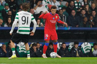 Estadio Jose Alvalade 'de (Maciej Rogowski / Ball Raw Images) Sporting CP ve Paris Saint-Germain takımları arasında oynanan UEFA Şampiyonlar Ligi maçında Desire Doue görüldü)