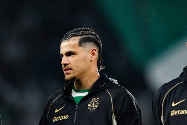 Maximiliano Araujo UEFA Şampiyonlar Ligi maçında Estadio Jose Alvalade 'de (Maciej Rogowski / Ball Raw Images) Sporting CP ve Paris Saint-Germain takımları arasında görüldü.)