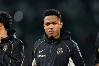 UEFA Şampiyonlar Ligi maçında Estadio Jose Alvalade 'de (Maciej Rogowski / Ball Raw Images) Sporting CP ve Paris Saint-Germain takımları arasında görülen Geny Catamo)