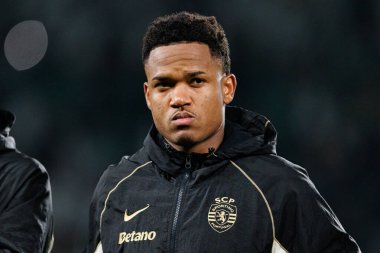 UEFA Şampiyonlar Ligi maçında Estadio Jose Alvalade 'de (Maciej Rogowski / Ball Raw Images) Sporting CP ve Paris Saint-Germain takımları arasında görülen Geny Catamo)