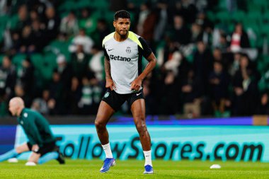 Matheus Reis UEFA Şampiyonlar Ligi maçında Estadio Jose Alvalade 'de (Maciej Rogowski / Ball Raw Images) Sporting CP ve Paris Saint-Germain takımları arasında görüldü.)