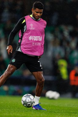 Matheus Reis UEFA Şampiyonlar Ligi maçında Estadio Jose Alvalade 'de (Maciej Rogowski / Ball Raw Images) Sporting CP ve Paris Saint-Germain takımları arasında görüldü.)