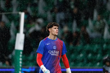 Martin James UEFA Şampiyonlar Ligi maçında Estadio Jose Alvalade 'de (Maciej Rogowski / Ball Raw Images) Sporting CP ve Paris Saint-Germain takımları arasında görüldü.)