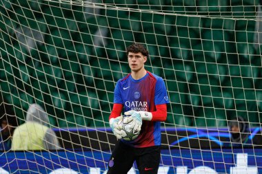 Martin James UEFA Şampiyonlar Ligi maçında Estadio Jose Alvalade 'de (Maciej Rogowski / Ball Raw Images) Sporting CP ve Paris Saint-Germain takımları arasında görüldü.)