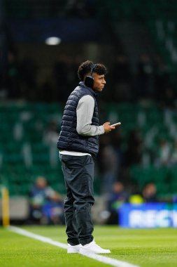 Alisson Santos, UEFA Şampiyonlar Ligi maçında Estadio Jose Alvalade 'de (Maciej Rogowski / Ball Raw Images) Sporting CP ve Paris Saint-Germain takımları arasında görüldü.)