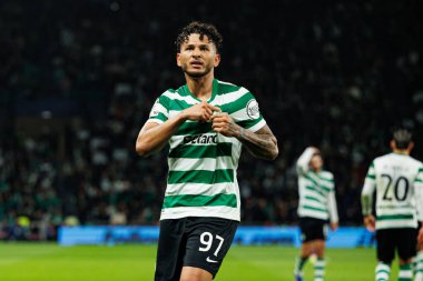 Luis Suarez, Estadio Jose Alvalade 'de (Maciej Rogowski / Ball Raw Images) Sporting CP ve Paris Saint-Germain takımları arasında oynanan UEFA Şampiyonlar Ligi maçında gol attıktan sonra kutlama yaparken görüldü.)