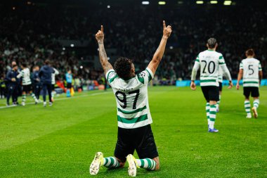 Luis Suarez, Estadio Jose Alvalade 'de (Maciej Rogowski / Ball Raw Images) Sporting CP ve Paris Saint-Germain takımları arasında oynanan UEFA Şampiyonlar Ligi maçında gol attıktan sonra kutlama yaparken görüldü.)