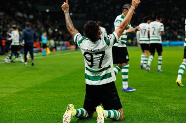 Luis Suarez, Estadio Jose Alvalade 'de (Maciej Rogowski / Ball Raw Images) Sporting CP ve Paris Saint-Germain takımları arasında oynanan UEFA Şampiyonlar Ligi maçında gol attıktan sonra kutlama yaparken görüldü.)