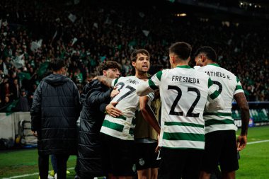 Sporcu Oyuncuları, Estadio Jose Alvalade 'deki (Maciej Rogowski / Ball Raw Images) Sporting CP ve Paris Saint-Germain takımları arasında oynanan UEFA Şampiyonlar Ligi maçında Luis Suarez' den gol üstüne gol atarken görüldü.)