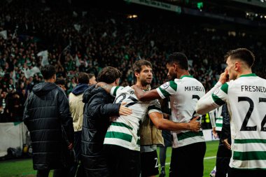 Sporcu Oyuncuları, Estadio Jose Alvalade 'deki (Maciej Rogowski / Ball Raw Images) Sporting CP ve Paris Saint-Germain takımları arasında oynanan UEFA Şampiyonlar Ligi maçında Luis Suarez' den gol üstüne gol atarken görüldü.)