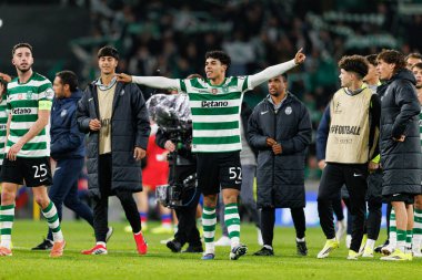Joao Simoes, Sporting CP ve Paris Saint-Germain takımları arasında Estadio Jose Alvalade 'de (Maciej Rogowski / Ball Raw Images) oynanan UEFA Şampiyonlar Ligi maçında kutlama yaparken görüldü)