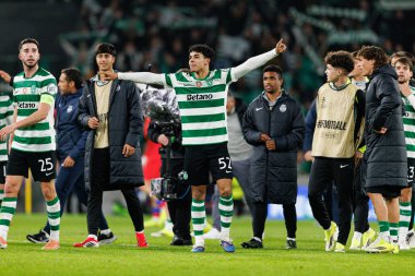 Joao Simoes, Sporting CP ve Paris Saint-Germain takımları arasında Estadio Jose Alvalade 'de (Maciej Rogowski / Ball Raw Images) oynanan UEFA Şampiyonlar Ligi maçında kutlama yaparken görüldü)