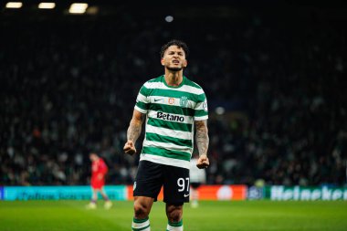 Luis Suarez, Sporting CP ve Paris Saint-Germain takımları arasında Estadio Jose Alvalade 'de (Maciej Rogowski / Ball Raw Images) oynanan UEFA Şampiyonlar Ligi maçında kutlama yaparken görüldü.)