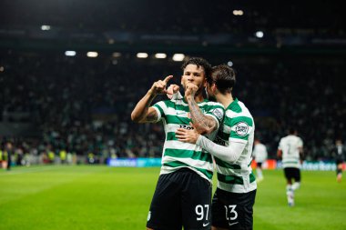 Luis Suarez ve Daniel Braganca, Estadio Jose Alvalade 'de (Maciej Rogowski / Ball Raw Images) Sporting CP ve Paris Saint-Germain takımları arasındaki UEFA Şampiyonlar Ligi maçında kutlama yaparken görüldü.)