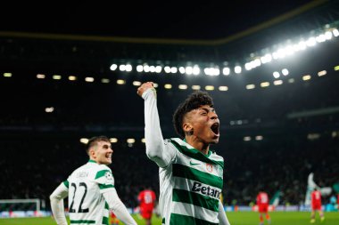 Alisson Santos, UEFA Şampiyonlar Ligi maçında Estadio Jose Alvalade 'de (Maciej Rogowski / Ball Raw Images) Sporting CP ve Paris Saint-Germain takımları arasında kutlama yaparken görüldü.)