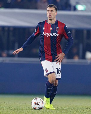 Nicolo Casale, Bologna FC ile Celtic FC (Maciej Rogowski / Ball Raw Images) arasındaki UEFA Avrupa Ligi faz maçında görüldü.)