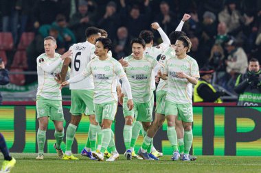 Celtic oyuncuları, Bologna FC ile Celtic FC (Maciej Rogowski / Ball Raw Images) arasındaki UEFA Avrupa Ligi faz maçında kutlama yaparken görüldü.)