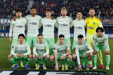 Celtic (l-r) Sebastian Tounekti, Auston Trusty, Arne Engels, Liam Scales, Daizen Maeda, Kasper Schmeichel, Yang Hyun-Jun, Callum McGregor, Kieran Tierney, Colby Donovan ve Reo Hatate 'nin takım fotoğrafı UEFA Avrupa Ligi B aşama maçında görüldü.