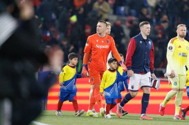 Lukasz Skorupski, Lewis Ferguson ve Kasper Schmeichel UEFA Avrupa Ligi FC ile Celtic FC (Maciej Rogowski / Ball Raw Images) arasındaki faz maçında görüldü.)
