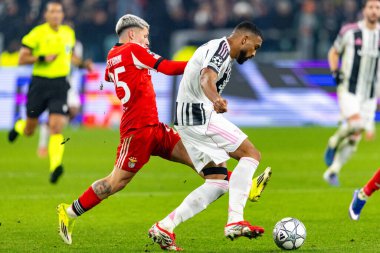 Bremer ve Gianluca Prestianni, Juventus FC ile SL Benfica (Maciej Rogowski / Ball Raw Images) arasındaki Şampiyonlar Ligi faz maçında görüldü.)