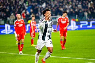 Weston McKennie, Juventus FC ve SL Benfica (Maciej Rogowski / Ball Raw Images) arasındaki Şampiyonlar Ligi faz maçını kutluyor)