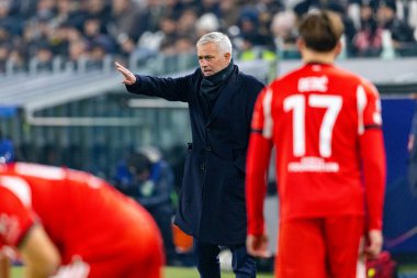 Jose Mourinho, Juventus FC ve SL Benfica (Maciej Rogowski / Ball Raw Images) arasındaki Şampiyonlar Ligi faz maçında görüldü.)