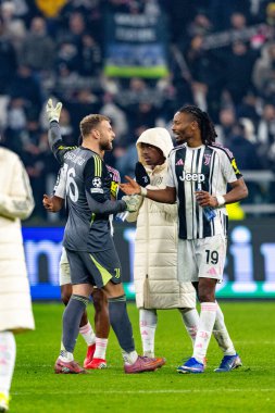 Michele Di Gregorio ve Khephren Thuram, Juventus FC ile SL Benfica (Maciej Rogowski / Ball Raw Images) arasındaki Şampiyonlar Ligi faz maçında görüldü.)