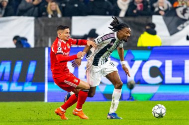 Amar Dediç ve Khephren Thuram, Juventus FC ile SL Benfica (Maciej Rogowski / Ball Raw Images) arasındaki Şampiyonlar Ligi faz maçında görüldü.)