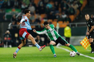 Marc Roca ve Oussama Targhalline, Real Betis Balompie ve Feyenoord Rotterdam (Maciej Rogowski / Ball Raw Images) takımları arasında oynanan UEFA Avrupa Ligi maçında görüldü.)