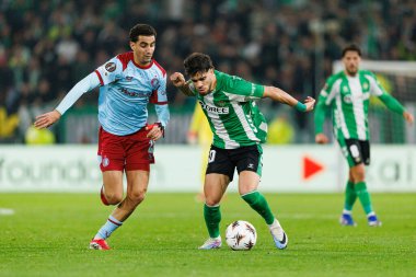 Abdessamad Ezzalzouli ve Oussama Targhalline, Real Betis Balompie ve Feyenoord Rotterdam (Maciej Rogowski / Ball Raw Images) takımları arasındaki UEFA Avrupa Ligi maçı sırasında görüldü.)