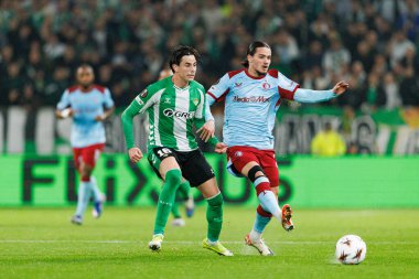 Anis Moussa ve Valentin Gomez, Real Betis Balompie ve Feyenoord Rotterdam (Maciej Rogowski / Ball Raw Images) takımları arasında oynanan UEFA Avrupa Ligi maçında görüldü.)