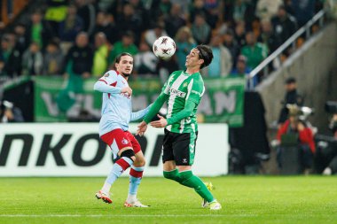 Valentin Gomez ve Anis Moussa, Real Betis Balompie ve Feyenoord Rotterdam (Maciej Rogowski / Ball Raw Images) takımları arasında oynanan UEFA Avrupa Ligi maçında görüldü.)