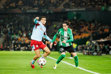 Valentin Gomez ve Oussama Targhalline, Real Betis Balompie ve Feyenoord Rotterdam (Maciej Rogowski / Ball Raw Images) takımları arasında oynanan UEFA Avrupa Ligi maçında görüldü.)