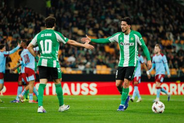 Pablo Fornals ve Abdessamad Ezzalzouli, Real Betis Balompie ve Feyenoord Rotterdam (Maciej Rogowski / Ball Raw Images) takımları arasında oynanan UEFA Avrupa Ligi maçında görüldü.)