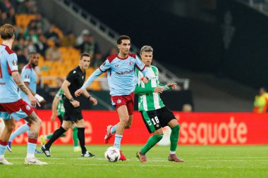 UEFA Avrupa Ligi maçında Real Betis Balompie ve Feyenoord Rotterdam (Maciej Rogowski / Ball Raw Images) takımları arasında Usame Targhalline ve Nelson Deossa görüldü.)