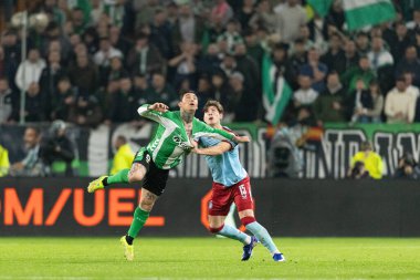 UEFA Avrupa Ligi maçında Real Betis Balompie ve Feyenoord Rotterdam (Maciej Rogowski / Ball Raw Images) takımları arasında Chimy Avila ve Jordan Bos görüldü.)
