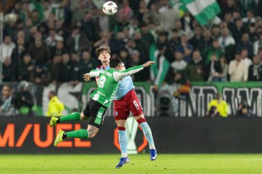 UEFA Avrupa Ligi maçında Real Betis Balompie ve Feyenoord Rotterdam (Maciej Rogowski / Ball Raw Images) takımları arasında Chimy Avila ve Jordan Bos görüldü.)