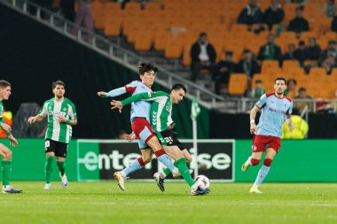 Marc Roca ve In-Beom Hwang, Real Betis Balompie ve Feyenoord Rotterdam (Maciej Rogowski / Ball Raw Images) takımları arasında oynanan UEFA Avrupa Ligi maçında görüldü.)