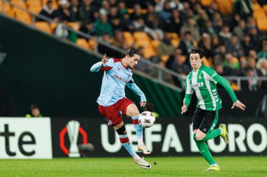 Anis Moussa ve Valentin Gomez, Real Betis Balompie ve Feyenoord Rotterdam (Maciej Rogowski / Ball Raw Images) takımları arasında oynanan UEFA Avrupa Ligi maçında görüldü.)
