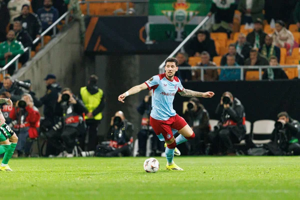 Jakub Moder, Real Betis Balompie ve Feyenoord Rotterdam (Maciej Rogowski / Ball Raw Images) takımları arasında oynanan UEFA Avrupa Ligi maçında görüldü.)