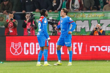 Ademola Lookman ve Giuliano Simeone, Real Betis Balompie ve Atletico de Madrid (Maciej Rogowski / Ball Raw Images) takımları arasında Copa Del Rey çeyrek final maçında gol üstüne gol atarken görüldü.)