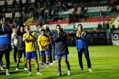 Estoril 'in oyuncuları Liga Portekiz maçı sırasında Estrela Amadora ve GD Estoril praia takımları arasında Estadio Jose Gomes (Maciej Rogowski / Ball Raw Images)