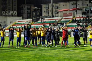 Estoril 'in oyuncuları Liga Portekiz maçı sırasında Estrela Amadora ve GD Estoril praia takımları arasında Estadio Jose Gomes (Maciej Rogowski / Ball Raw Images)