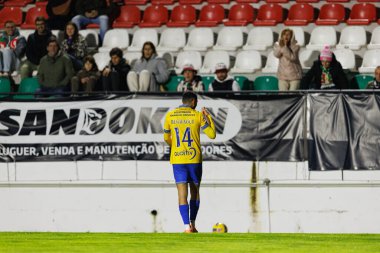 Yanis Begraoui, Liga Portekiz maçında Estrela Amadora ve GD Estoril praia takımları arasında Estadio Jose Gomes (Maciej Rogowski / Ball Raw Images) maçında gol üstüne gol atarken görüldü.)