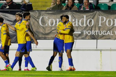 Jandro Orellana ve Yanis Begraoui, Liga Portekiz maçında Estrela Amadora ve GD Estoril praia takımları arasında Estadio Jose Gomes (Maciej Rogowski / Ball Raw Images)