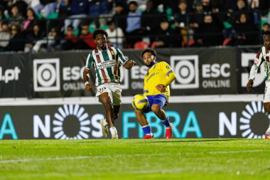 Abraham Marcus ve Rafik Guitane, Liga Portekiz maçı sırasında Estrela Amadora ve GD Estoril praia takımları arasında Estadio Jose Gomes 'de (Maciej Rogowski / Ball Raw Images) görüldü.)