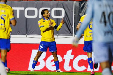 Joao Carvalho, Liga Portekiz maçında Estrela Amadora ve GD Estoril praia takımları arasında Estadio Jose Gomes (Maciej Rogowski / Ball Raw Images) maçında gol attıktan sonra kutlama yaparken görüldü.)